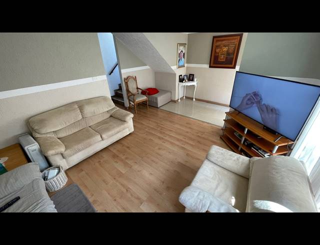 3 BEDROOM TOWNHOUSE FOR SALE IN ESSENWOOD